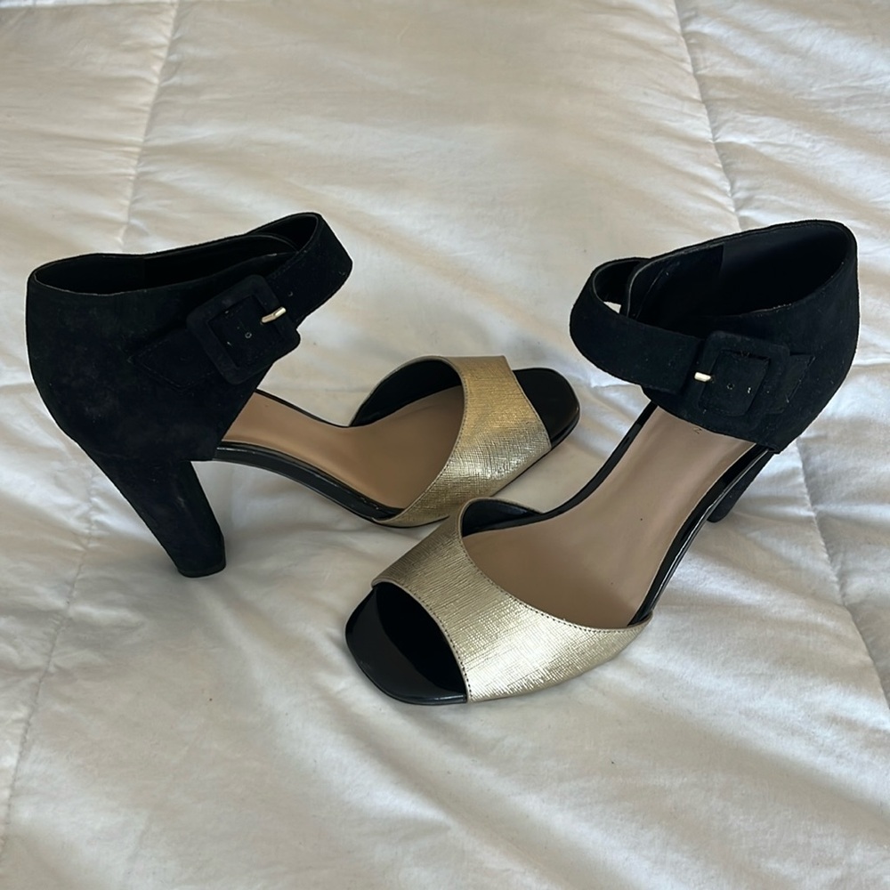 BCBGeneration Heels Black and Gold Size 7.5